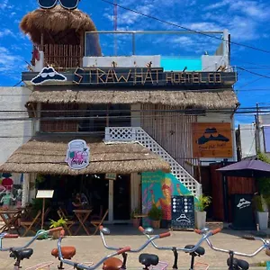 https://straw-hat-hostel-rooftop-bar.quintano-roohotels.com